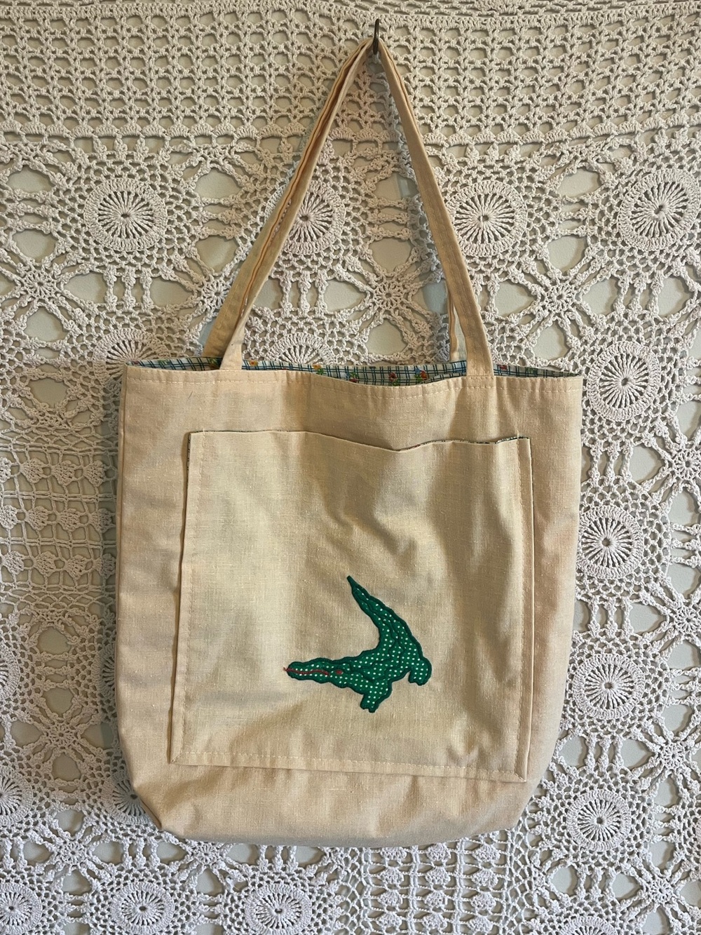 Vintage polka dotted alligator quilted tote bag